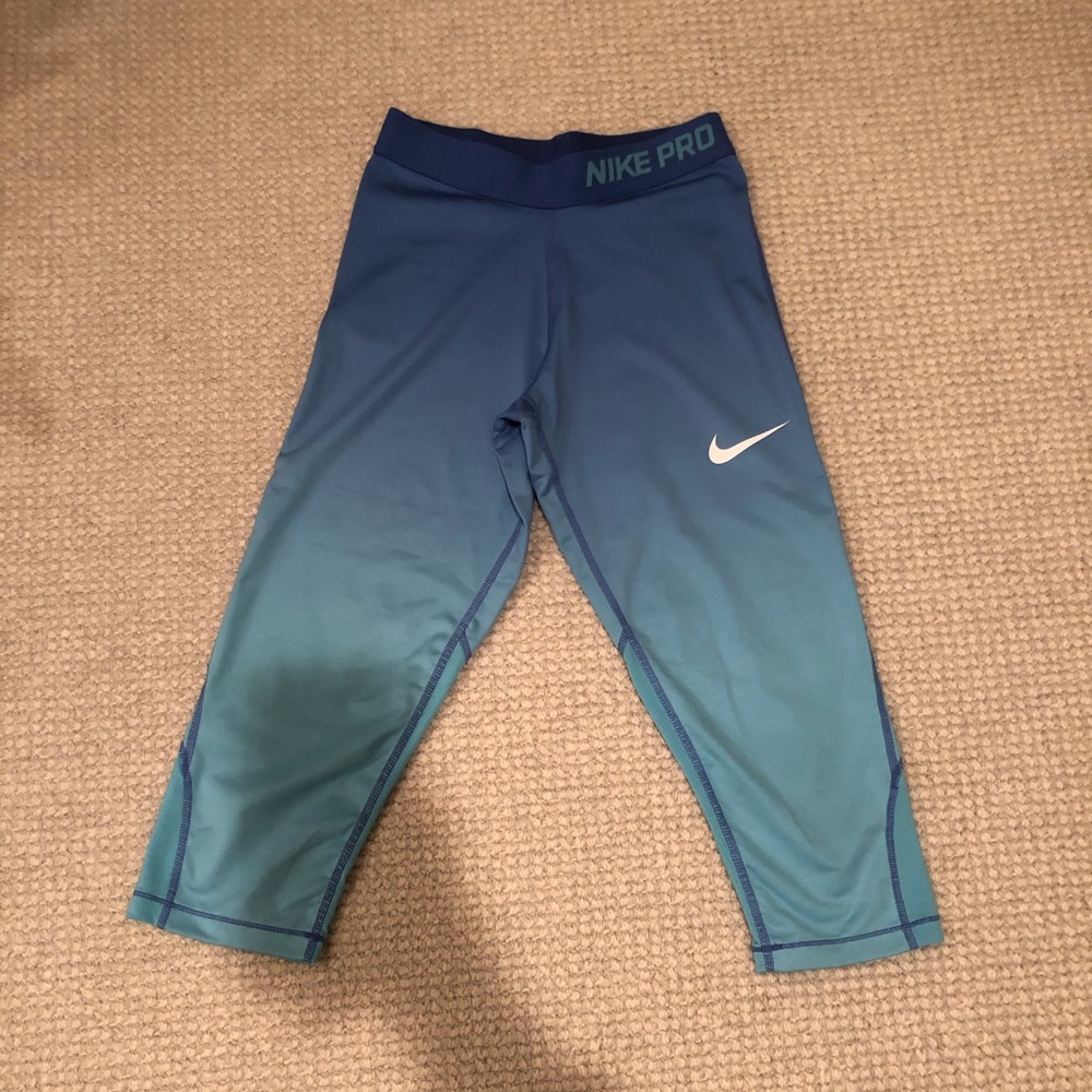 Nike pro crop leggings